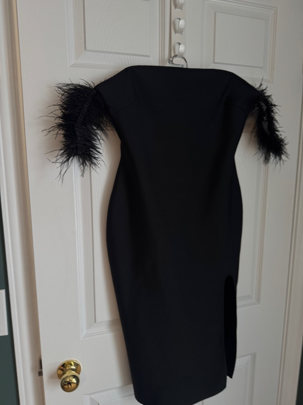 Black Off-Shoulder Feather Trim Midi Dress – Size XL – Elegant & Chic